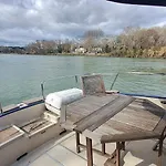 Hebergement Bateau A Quai