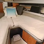 Hebergement Bateau A Quai
